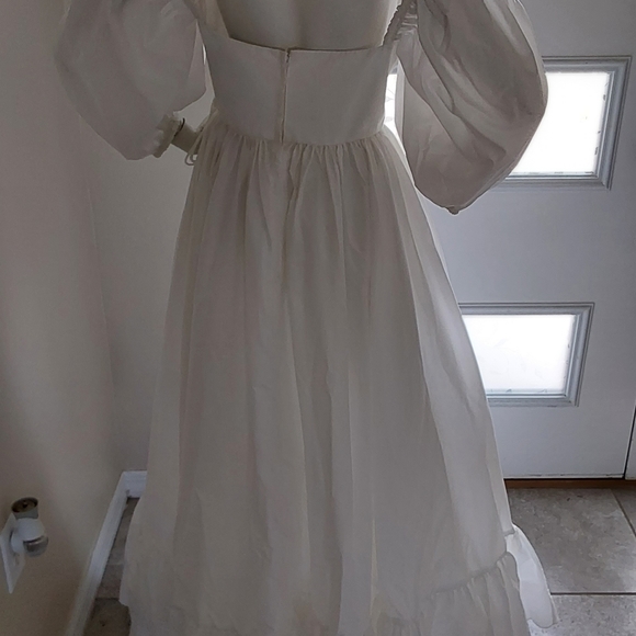VINTAGE MIKE BENET FORMAL WHITE PUFFY SLEEVES DRESS - Picture 6 of 12
